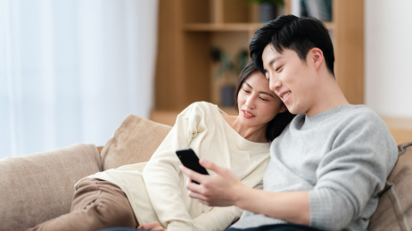 年轻夫妇居家生活肖像