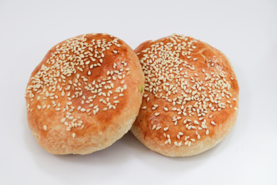 两个圆形的芝麻烧饼