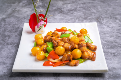 小土豆红烧肉