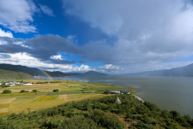 雨后天晴的香格里拉纳帕海