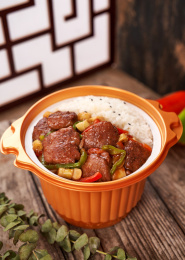 自热笋尖牛肉米饭