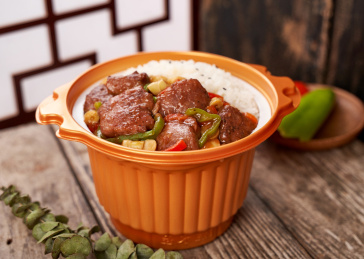 自热笋尖牛肉饭