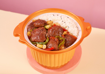 自热笋尖牛肉饭