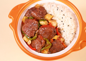 自热笋尖牛肉饭