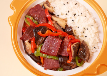 自热菌菇牛肉饭