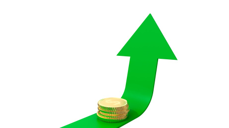 带箭头的货币金币向上趋势升值方向