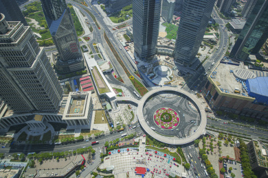 中国上海东方明珠塔俯瞰明珠环岛