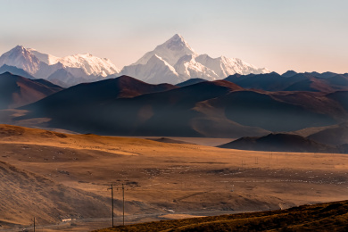 遥望中国四川贡嘎雪山宛如油画