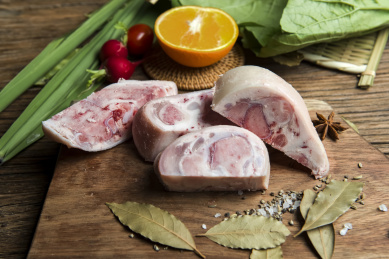 生牛脊椎骨肉