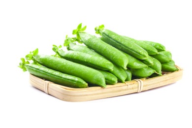 白底上放着一蓝农家青豆荚