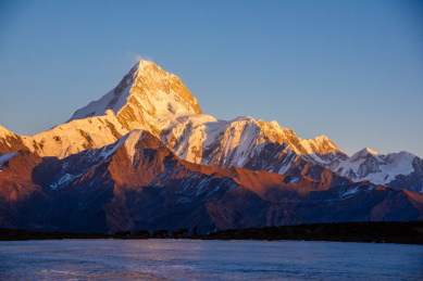 蜀山之王——中国贡嘎雪山风光特写