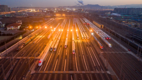 航拍视角高铁动车组