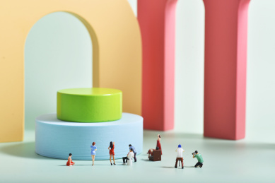 微缩创意摄影几何形与小人