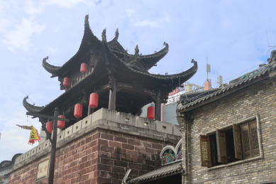 中国广东深圳甘坑客家小镇古城墙城楼