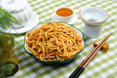 美味好吃的炸酱干拌乌冬面