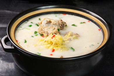 中餐美食-酸菜炖大骨