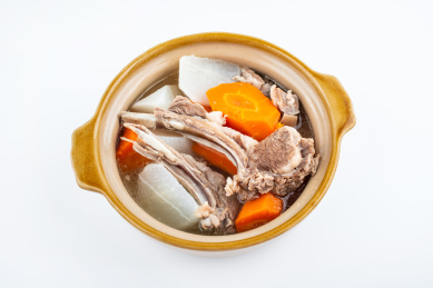 秋冬滋补汤胡萝卜炖羊排       
