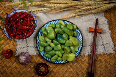 腊八节特色美食腌泡蒜腊八蒜