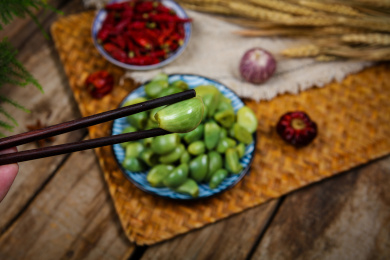 腊八节特色美食腌泡蒜腊八蒜