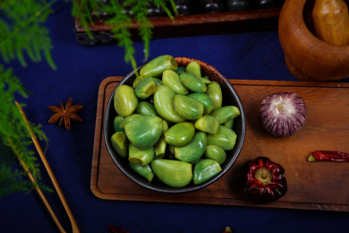 腊八节特色美食腌泡蒜腊八蒜