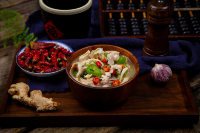 美味家常菜鲜椒煲猪肚条汤