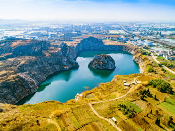 航拍江苏省常州溧阳中华曙猿地质公园