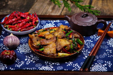 家常菜青蒜苗炒盐煎肉