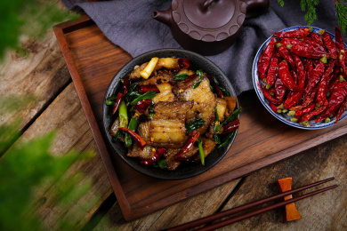 家常菜青蒜苗炒盐煎肉