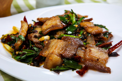 家常菜青蒜苗炒盐煎肉