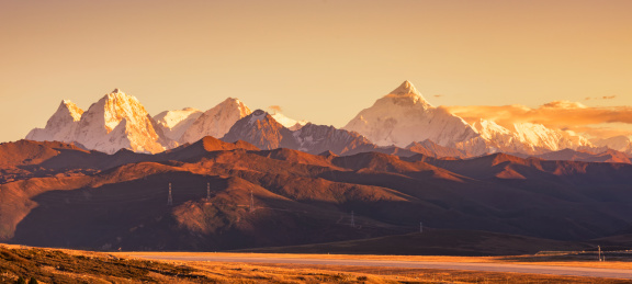 中国川西雪山风光，贡嘎神山