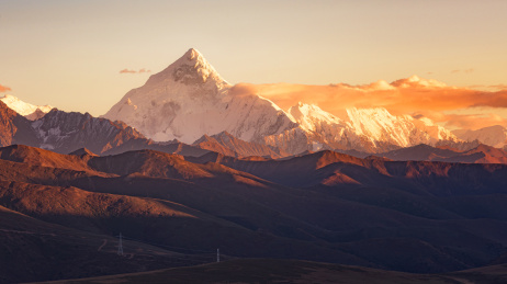 中国川西雪山风光，贡嘎神山