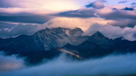 中国川西雪山风光，贡嘎神山