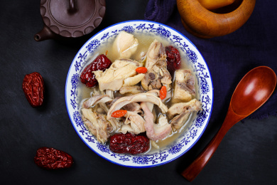 传统美食炖汤猪肚包鸡