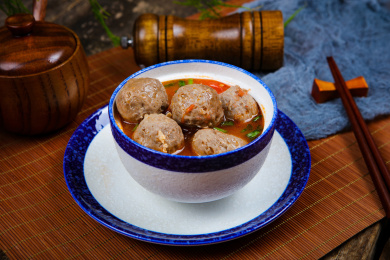 美味汤菜番茄牛丸汤