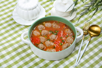 美味营养的汤菜西红柿煮牛肉丸