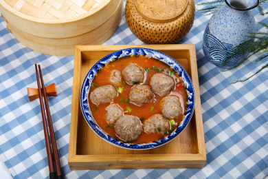 美味营养的汤菜西红柿煮牛肉丸