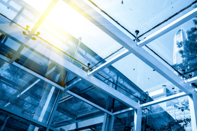 高层公寓楼玻璃窗户