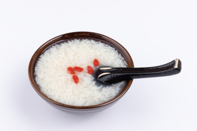 小瓷碗里的醪糟米酒