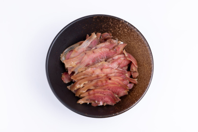 瓷碗里的猪嘴腊肉