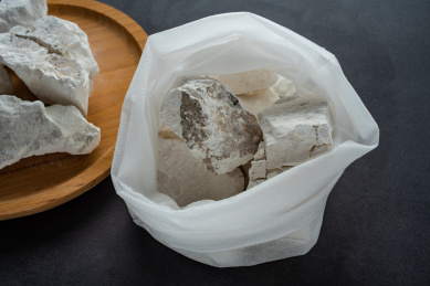 一袋防潮生石灰