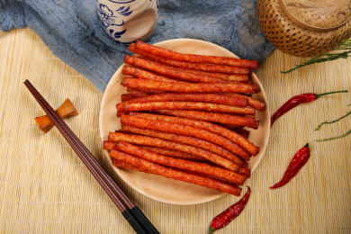 麻辣爽口的小吃零食辣条