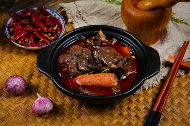 特色美食麻辣爽口的毛血旺