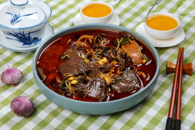 中餐特色美食鸭血毛肚麻辣烫