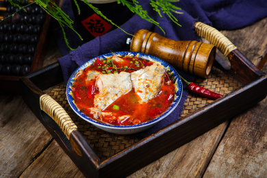 美味特色菜香辣水煮耗儿鱼