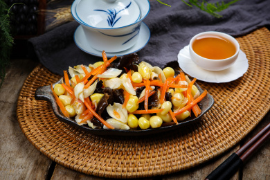 营养素食胡萝卜丝炒木耳白果