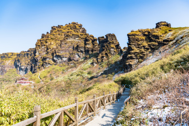 冬季晴天下的贵州铜仁梵净山