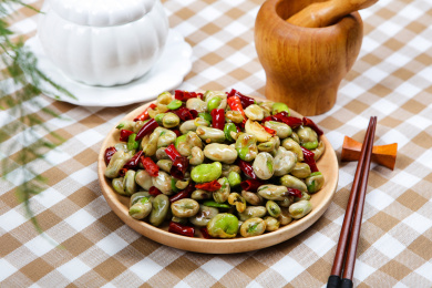中餐美食香辣素炒蚕豆
