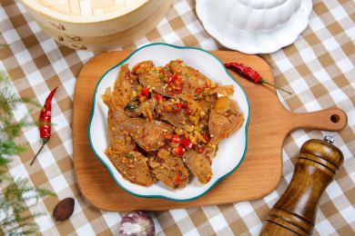 川菜美食香辣可口的小炒耗儿鱼