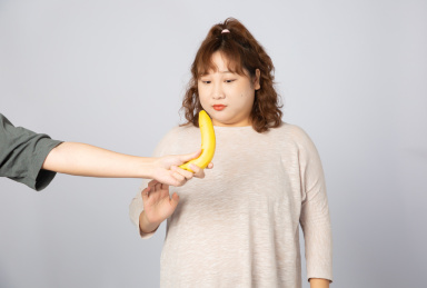 拒绝吃香蕉的亚洲肥胖女生