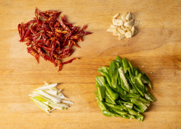 东北特色小菜辣炒鸡肝鸡心配料